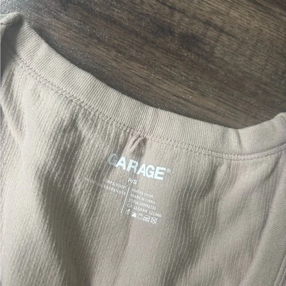 Garage Ribbed Crop-Top - Picture 3 of 3